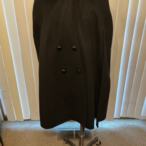 Nanette Lenore xl black poncho with faux fur - Picture 12 of 12